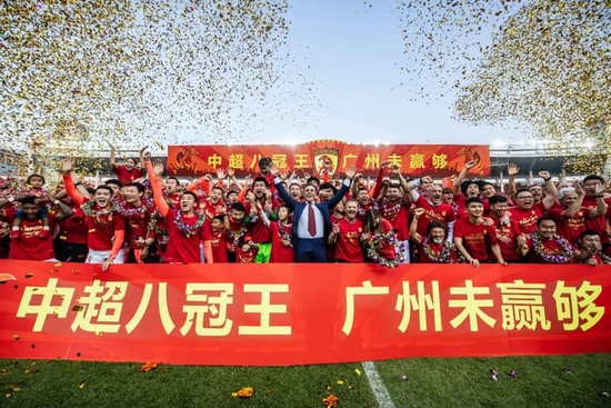 此次她以古装造型亮相，正邪难辨